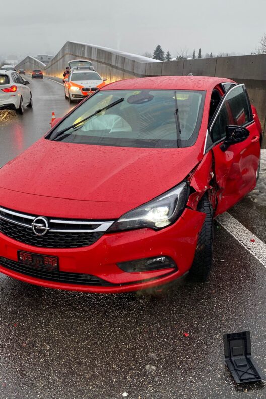 Stadt Solothurn SO: Crash zwischen zwei Autos Stadt Solothurn SO: Crash zwischen zwei Autos