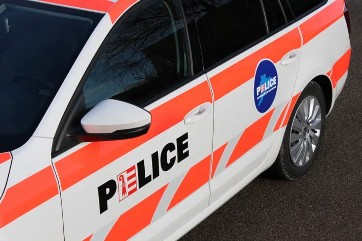 Delémont JU – Schwerer Unfall aufgrund der winterlichen Strassenverhältnisse