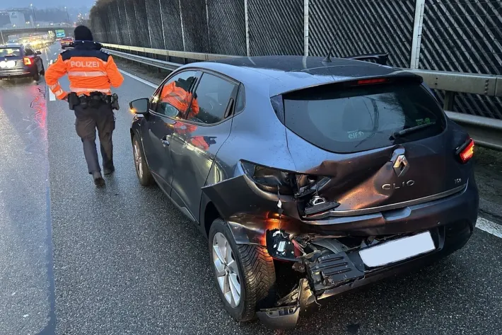 Stadt Schaffhausen/A4 – Lastwagen überholt und Unfall verursacht