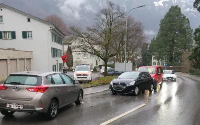 Unfall in Glarus – Auto gerät auf Gegenfahrbahn