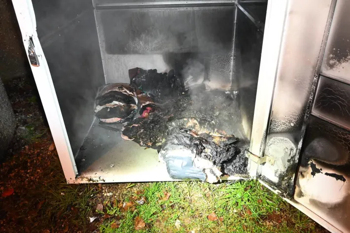 Zuzwil SG - Brand eines Kleidercontainers Zuzwil SG - Brand eines Kleidercontainers