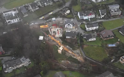 Uerikon ZH – Hoher Sachschaden durch umgestürzten Baustellenkran