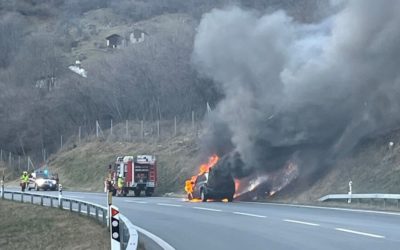 Mesocco GR – Auto vollständig ausgebrannt