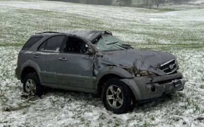 Kanton Schwyz – Drei Verletzte nach Unfällen auf schneebedeckten Strassen