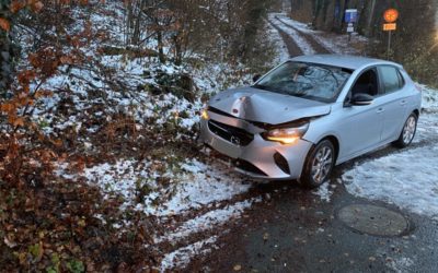 Thayngen SH / Autobahn A4 – Autofahrer (80) mit Sommerreifen verursacht Selbstunfall