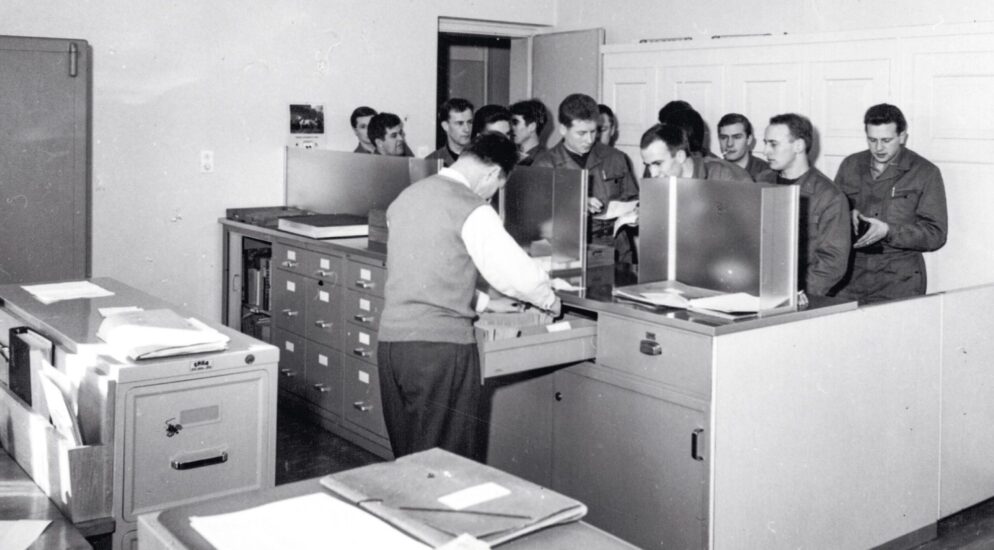 Kapo Zürich – Lohnauszahlung im Fourierbüro um 1965