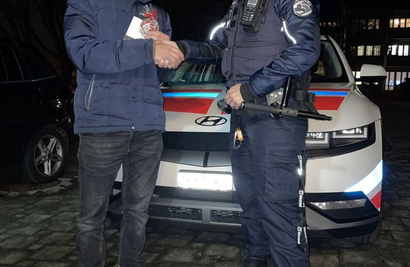 Stadtpolizei Uster – Couragierter Junge stellt Einbrecher – Polizei nimmt Einbrecher fest