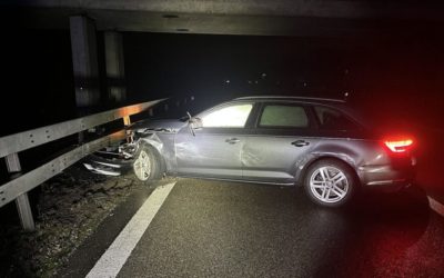 Kaiseraugst AG / A3 – Audi-Fahrer (24) gerät ins Schleudern und kollidiert mit Leitplanke