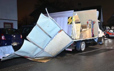 Buchs SG – Fahrunfähig mit Lieferwagen in Unterführung geprallt und weitergefahren