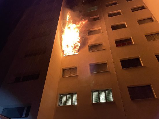 Stadt Freiburg FR – Brand in MFH ausgebrochen – 60 Personen evakuiert