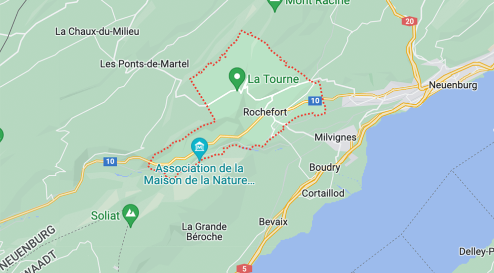 Rochefort NE – Fahrzeug gegen Mauer geprallt – Krankenwagen im Einsatz