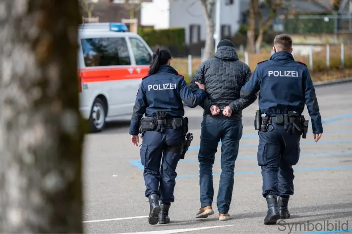 Niederhasli ZH – Jugendliche verursachen Unfall mit entwendetem Auto