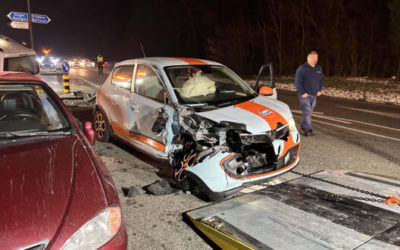 Villigen AG – Unfall beim Abbiegen fordert drei Verletzte