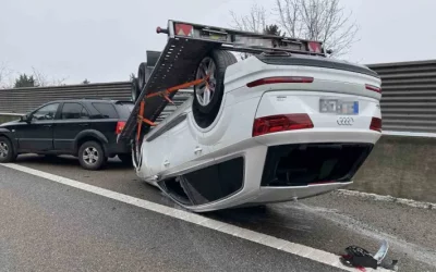 A1 bei Boningen SO – Anhänger überschlägt sich mit geladenem Auto