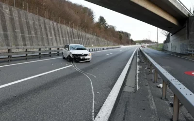 Knutwil LU – Skoda kollidiert auf A2 mit Anpralldämpfer