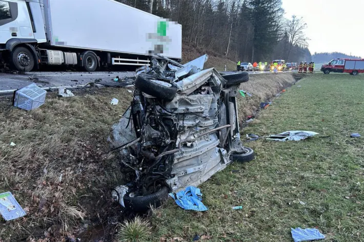 Rottenschwil AG – Zwei Tote bei Frontalkollision mit einem Lastwagen