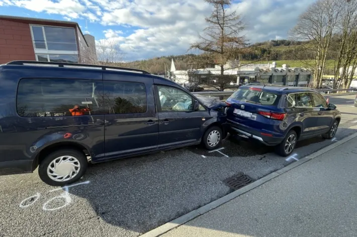 St.Gallen - Unfall in der Stadt sorgt für Verkehrseinschränkungen St.Gallen - Unfall in der Stadt sorgt für Verkehrseinschränkungen