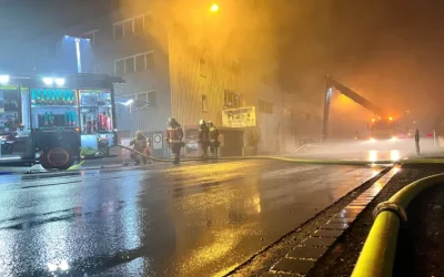 Buchs SG – Wegen Brand in Recyclingbetrieb auch Rauch af der A13