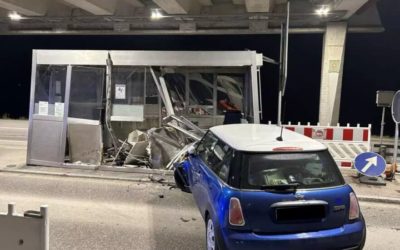 Neuhausen am Rheinfall SH – Rentner kracht in Zollhäuschen – verletzt