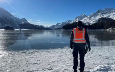 Sils i.E GR – Zwei Personen brechen in den Silsersee ein