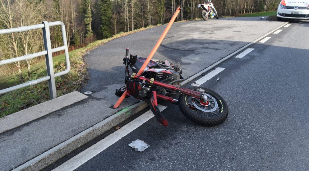 Herisau AR: Motorradlenkerin (17) kommt in Rechtskurve ins Rutschen Herisau AR: Motorradlenkerin (17) kommt in Rechtskurve ins Rutschen