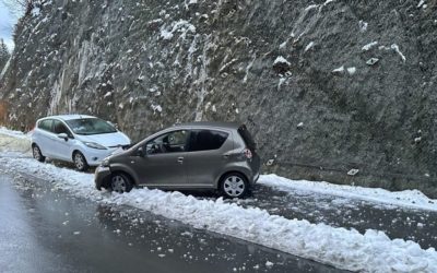 Adligenswil LU – Zwei Autos rutschen gegen Mauer – Sachschaden ca. 15’000 Franken