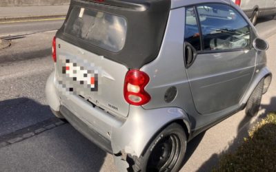 Netstal GL – Auffahrkollision zwischen zwei Autos – eine Person verletzt
