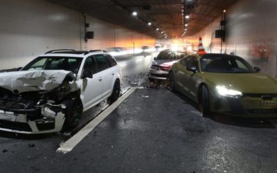 Horw LU / Autobahn A2 – Auffahrunfall mit vier involvierten Autos – mehrere Verletzte
