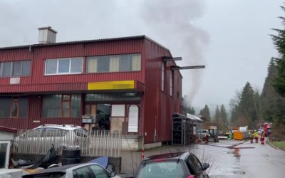 Altendorf SZ – Brand in Industriegebäude – zwei Personen hospitalisiert