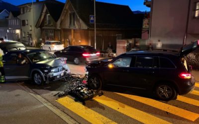 Gommiswald SG – Frontalkollision zwischen zwei Autos – zwei Personen verletzt