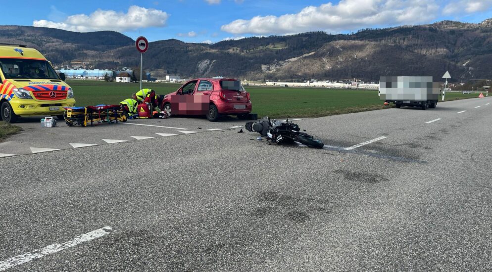 Neuendorf SO – Kollision zwischen Auto und Motorrad – beide Fahrzeuglenker verletzt