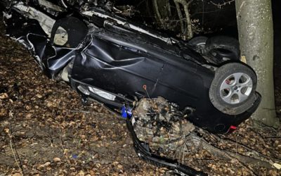 Mülligen AG – Motor bei Selbstunfall aus VW Golf gerissen – Fahrer (41) verletzt