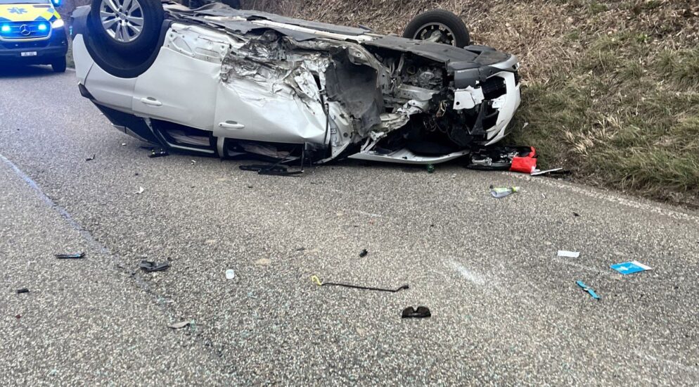 Heftiger Crash in Liesberg BL fordert zwei Verletzte – Wagen überschlägt sich