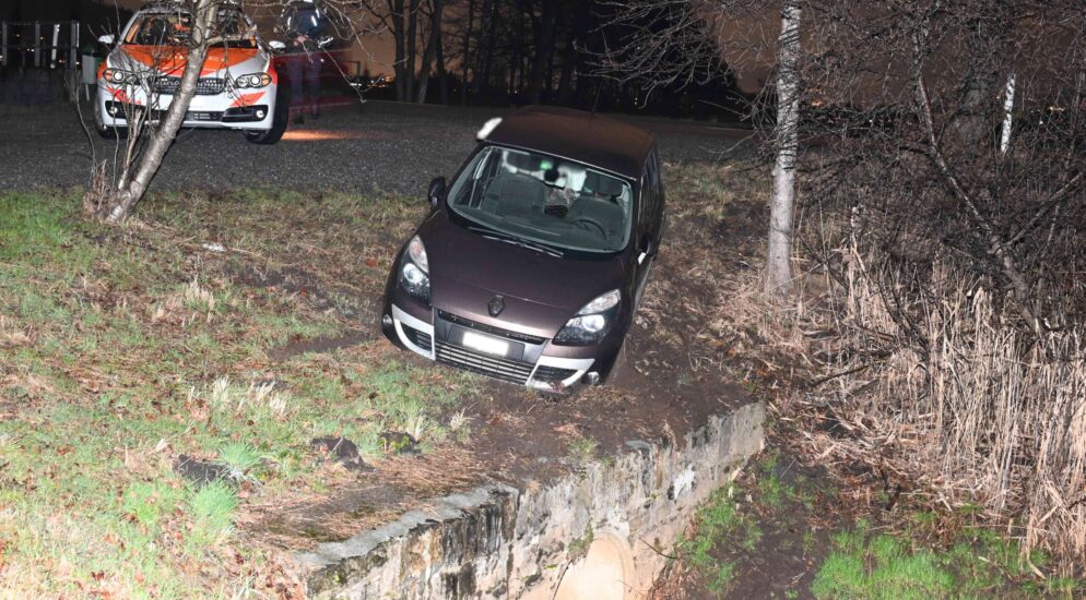 Rebstein SG – Alkoholisierter Renault-Fahrer (58) kommt von Fahrbahn ab