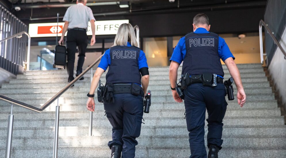Olten SO: Mutmasslicher Täter (Algerier, 18) nach Entreissdiebstahl angehalten Olten SO: Mutmasslicher Täter (Algerier, 18) nach Entreissdiebstahl angehalten