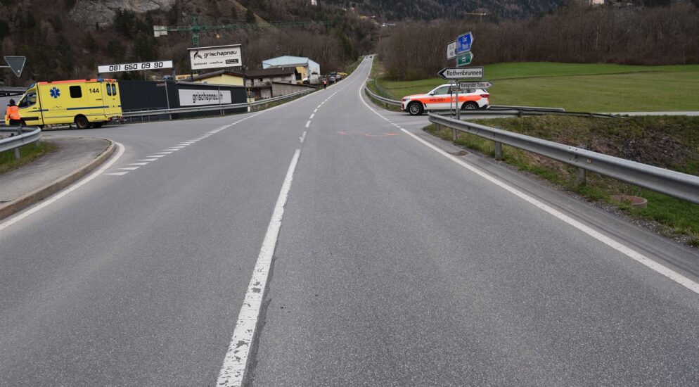 Rothenbrunnen GR – Fahrradfahrer (56) bei Kollision mit Auto schwer verletzt