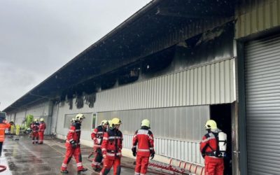 Hagenbuch ZH – Brand in Lagerhalle verursacht grossen Sachschaden