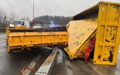 A1 / Mägenwil AG – Lastwagenlenker (28) verliert 7,5 Tonnen schwere Ladung