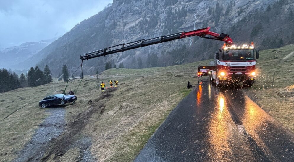 Engelberg OW – Autofahrer (41) kommt von Fahrbahn ab