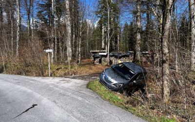 Alte Chilche OW – Alkoholisierter Opel-Fahrer (84) kommt von Strasse ab
