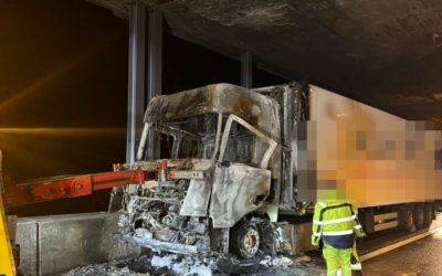 Gurtnellen UR – Lastwagen gerät auf Autobahn A2 in Vollbrand