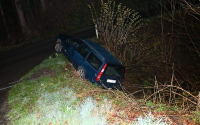 Niederbüren SG – Autofahrer (35) flüchtet nach Selbstunfall – ohne Führerausweis