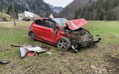 Ein Verletzter nach mehreren Überschlägen in Jaun FR