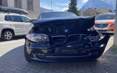Näfels GL – BMW-Fahrerin (32) verursacht Auffahrkollision