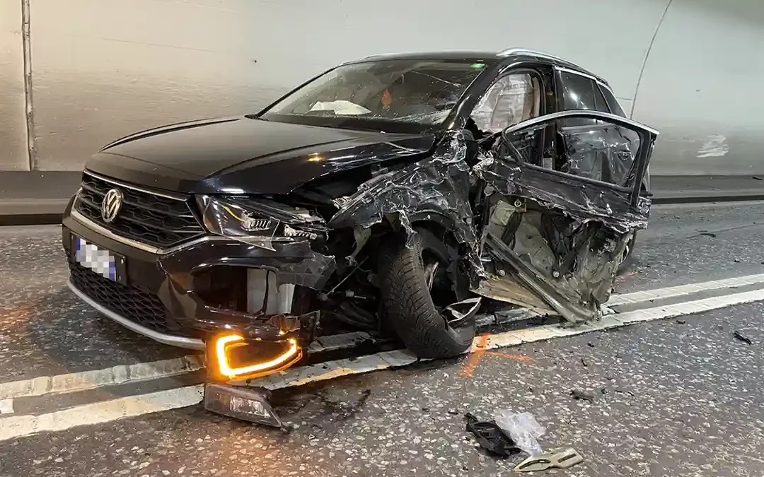 GR Silvaplana – Lastwagen kollidiert mit Auto