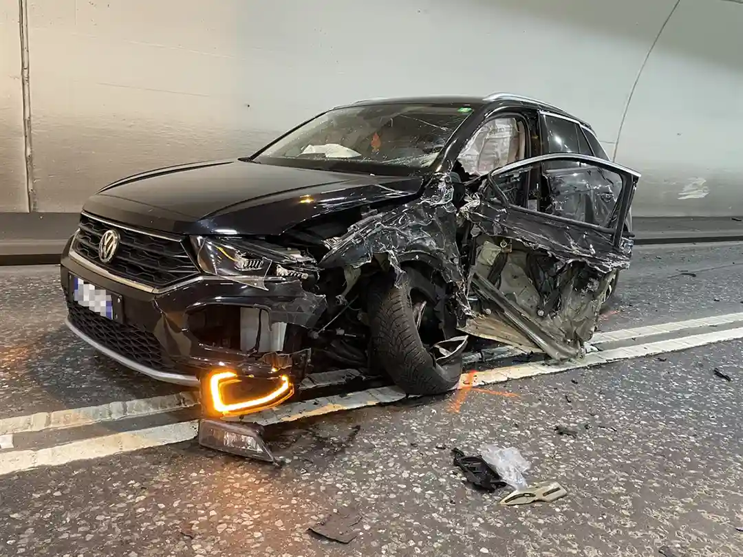 Silvaplana – Lastwagen kollidiert mit Auto Silvaplana – Lastwagen kollidiert mit Auto