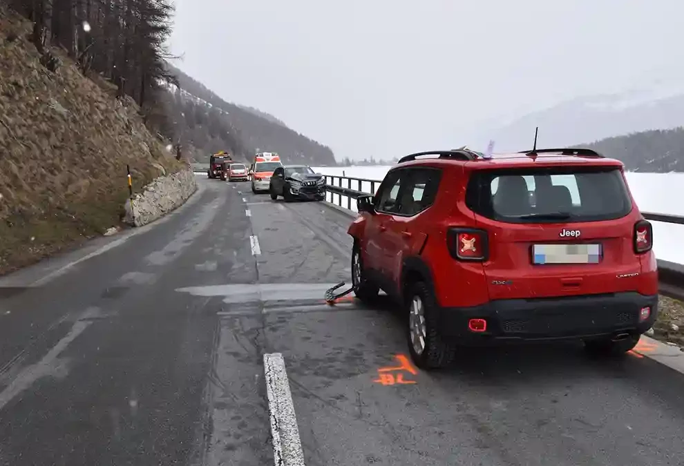 Sils i.E. GR –  Frontalkollision fordert zwei Verletzte