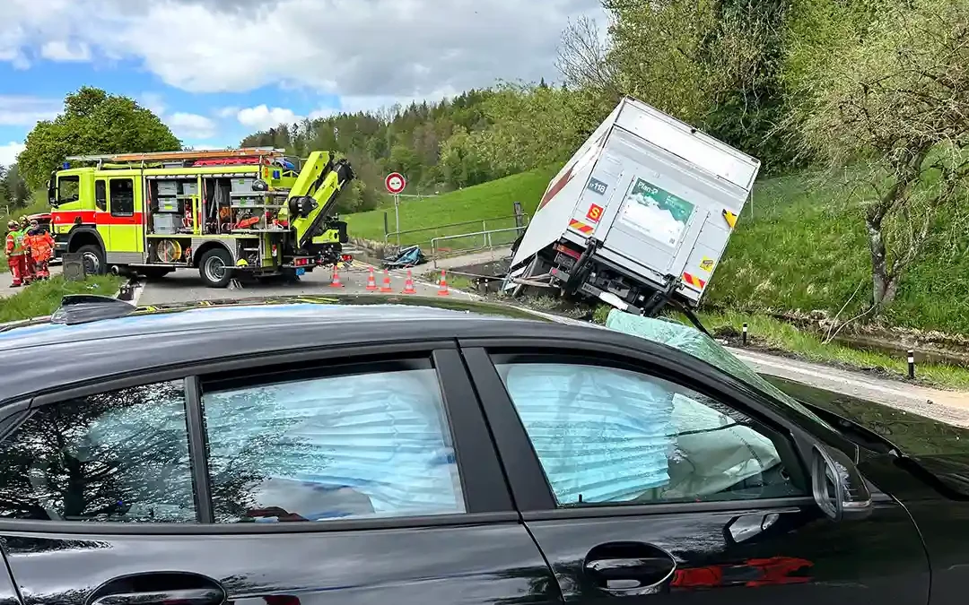 Aathal-Seegräben ZH – Zwei Verletzte nach Verkehrsunfall