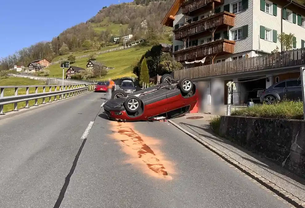 Amden SG – Selbstunfall mit Auto