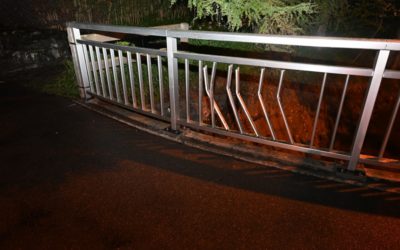 Gossau SG – Fahrunfähig in Brückengeländer geprallt – von Unfallstelle entfernt